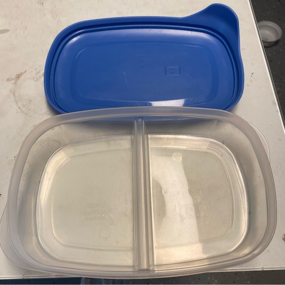 2 Rubbermaid Servin Savers - Picture 11 of 11